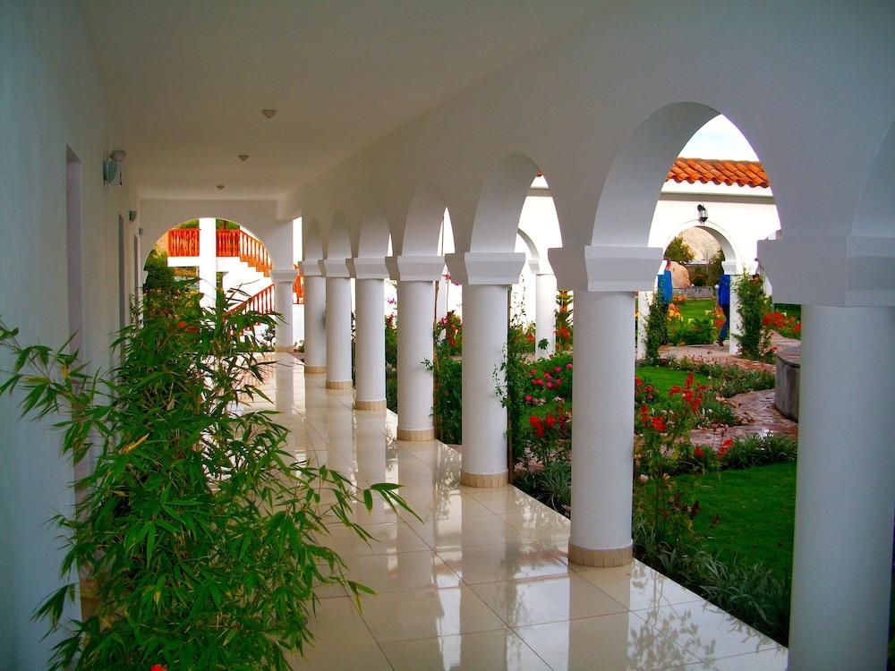 Hotel Agustos ウルバンバ エクステリア 写真