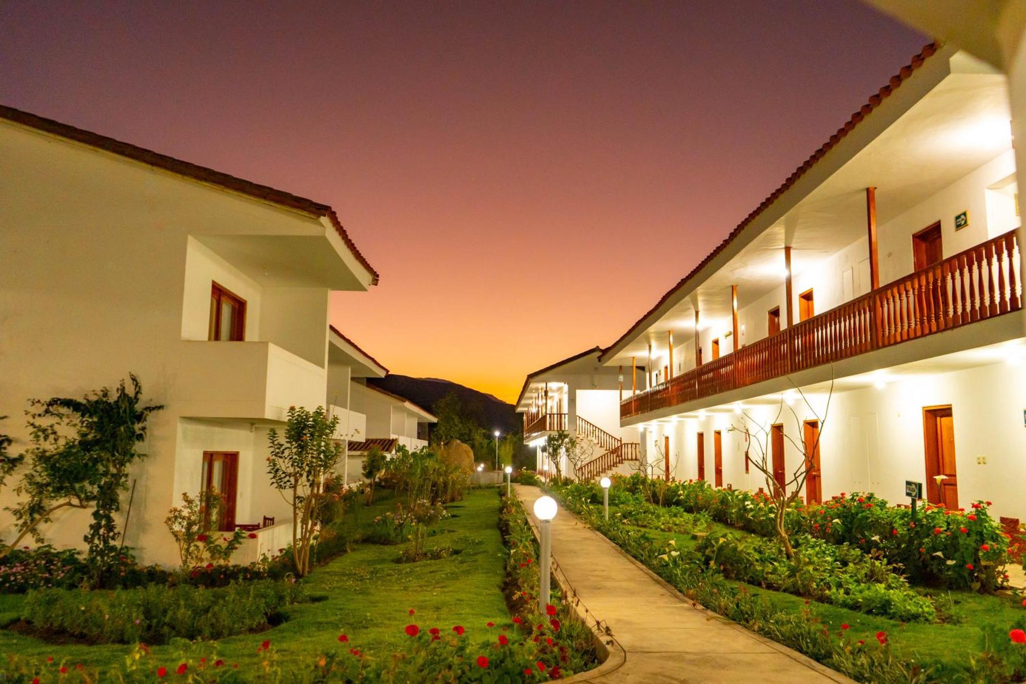 Hotel Agustos ウルバンバ エクステリア 写真